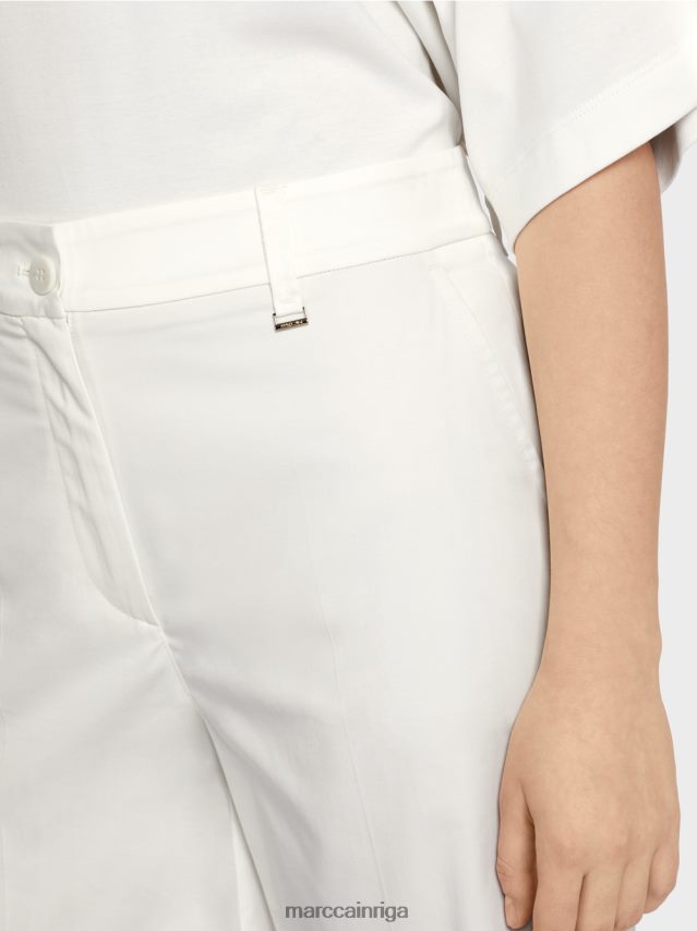 apģērbs gandrīz balts VRBHXD679 Marc Cain smalki šorti sievišķīgā piegriezumā