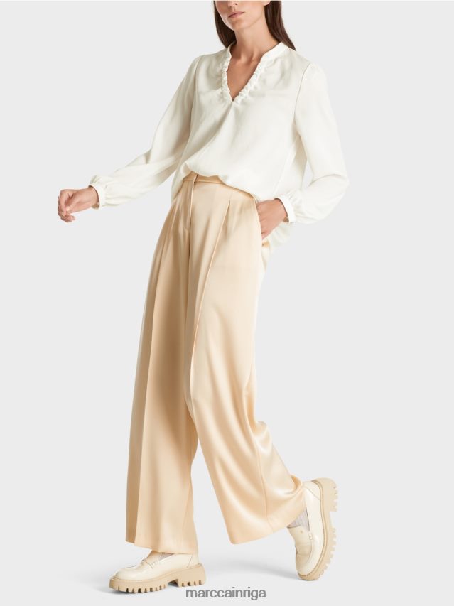 apģērbs gandrīz balts VRBHXD862 Marc Cain blūze ar sievišķīgām detaļām