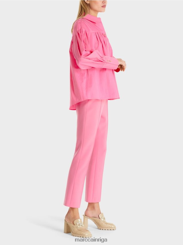 apģērbs spilgti rozā VRBHXD976 Marc Cain blūze ar plecu jūgu un krokām