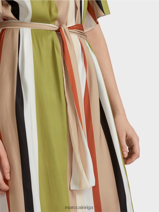 apģērbs dziļi olīvzaļa VRBHXD87 Marc Cain reglāna kleita ar vertikālām svītrām