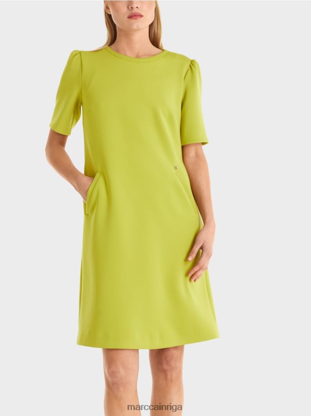 apģērbs spilgti olīvzaļš VRBHXD40 Marc Cain kleita ar akcentētu plecu