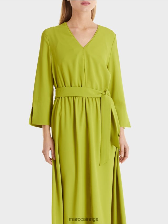 apģērbs spilgti olīvzaļš VRBHXD43 Marc Cain plūstoša kleita