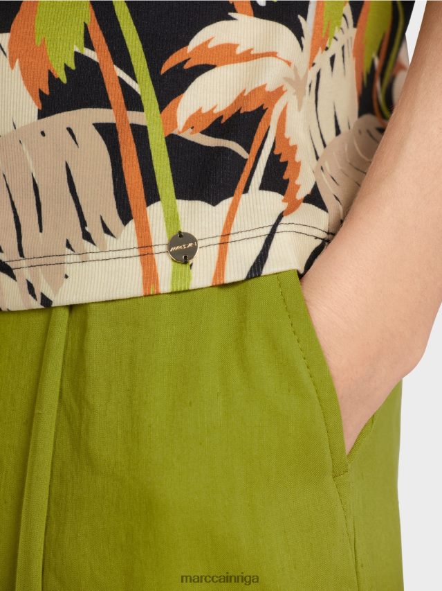 apģērbs dziļi olīvzaļa VRBHXD1394 Marc Cain t-krekls ar tropisku apdruku