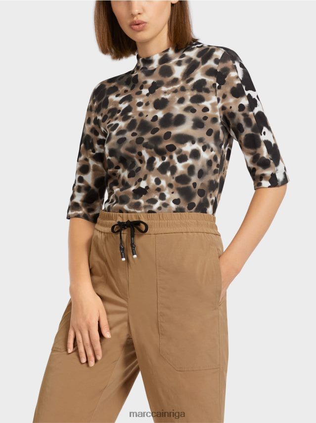 apģērbs viegla kafija VRBHXD1432 Marc Cain rievotu t-kreklu ar leoparda dizainu