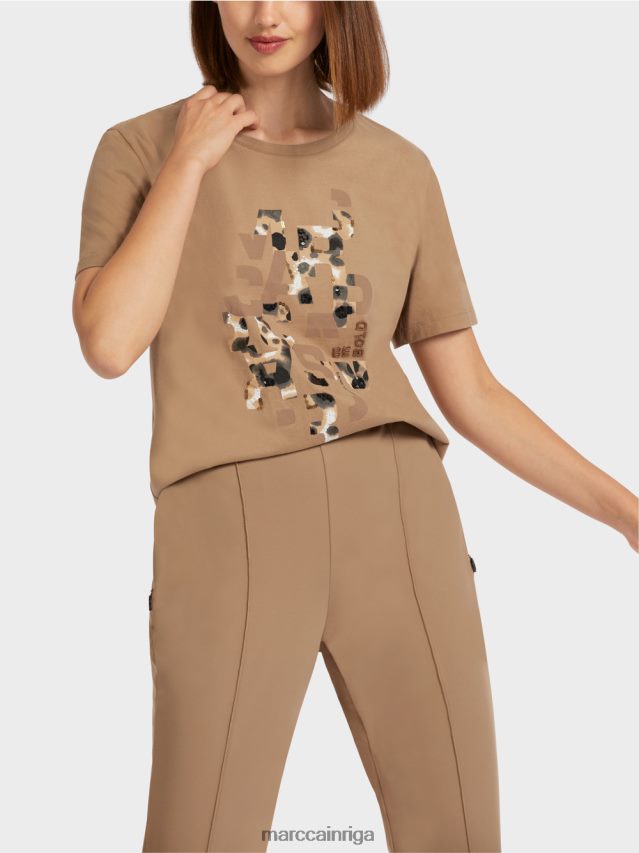 apģērbs viegla kafija VRBHXD1433 Marc Cain t-krekls ar leoparda un burtu apdruku