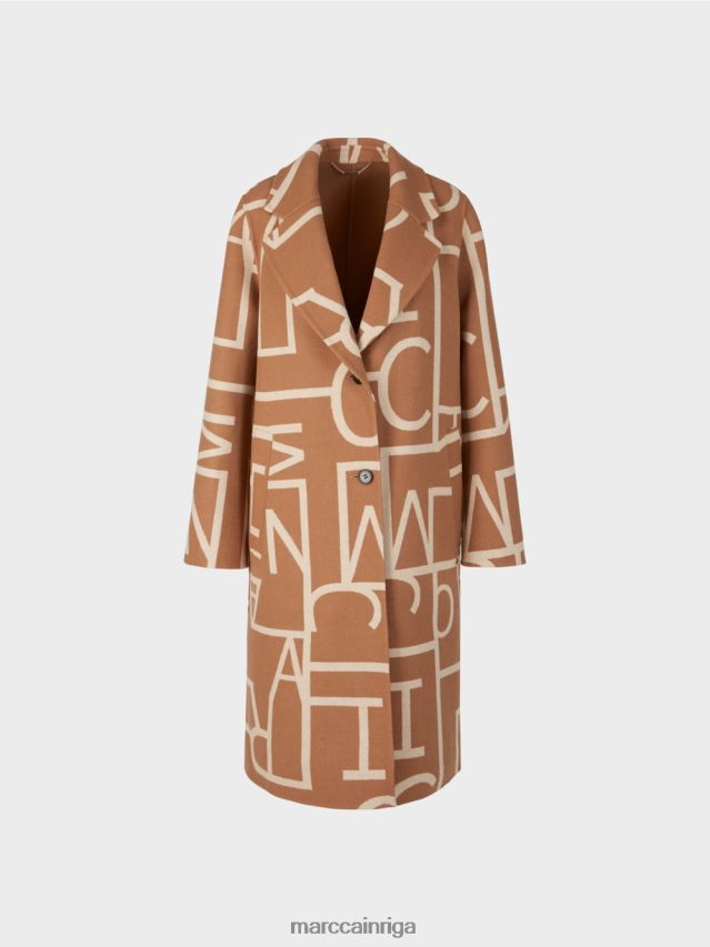 apģērbs kamielis VRBHXD291 Marc Cain mētelis ar stilizētu mc uzrakstu