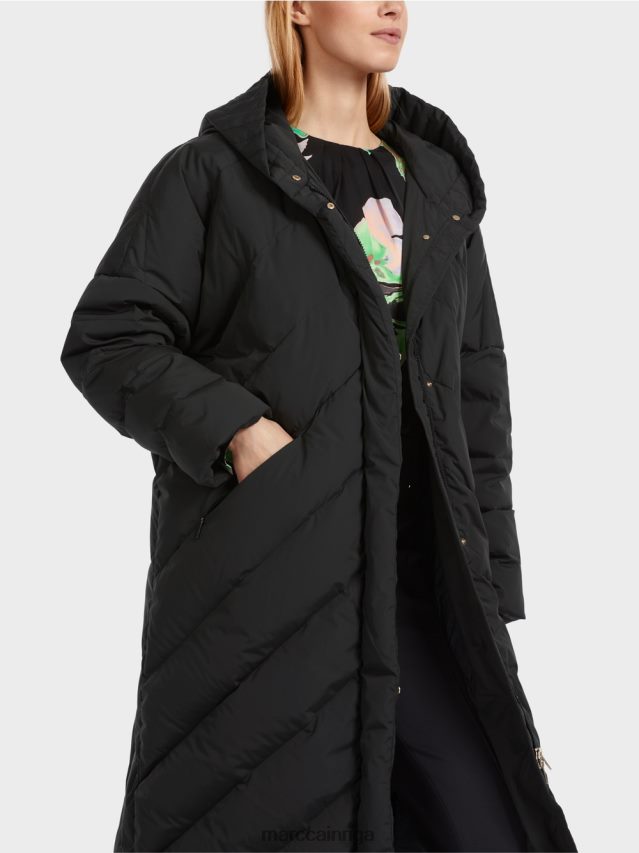 apģērbs melns VRBHXD230 Marc Cain stepēts mētelis ar dūnu pildījumu