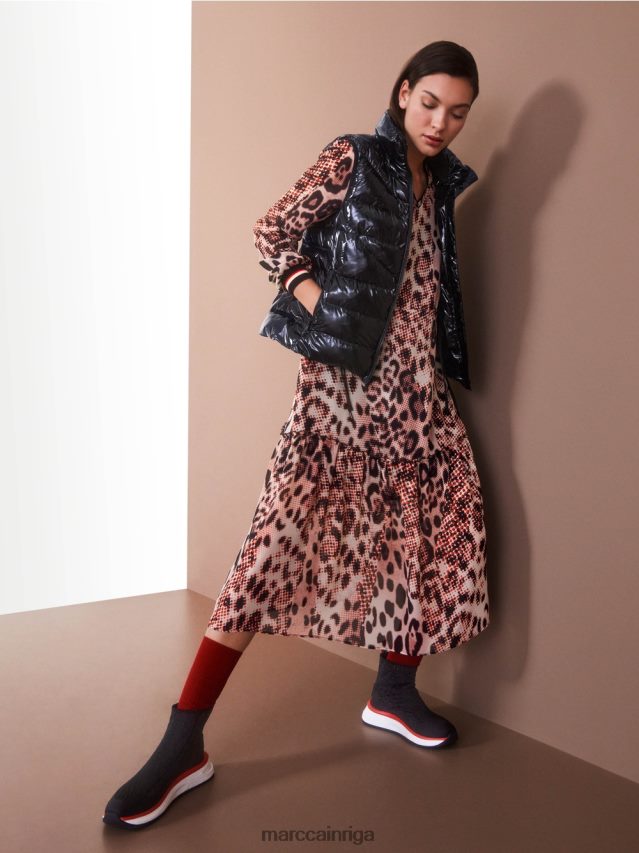 apģērbs melns VRBHXD237 Marc Cain stepēta veste ar 3 m biezumu