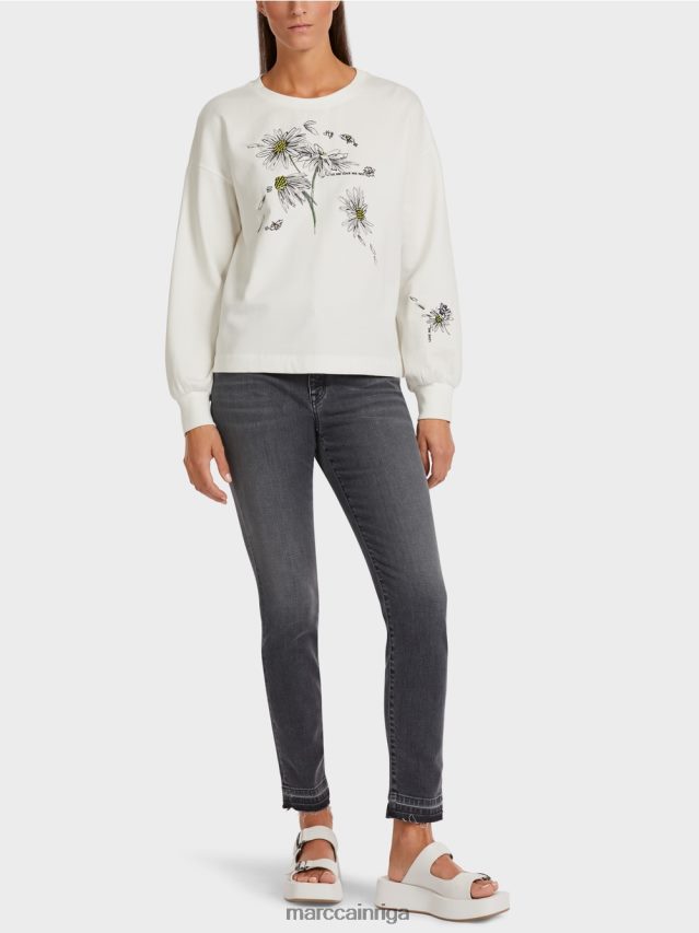 apģērbs gandrīz balts VRBHXD1228 Marc Cain lielizmēra sporta krekls ar 3D elementiem