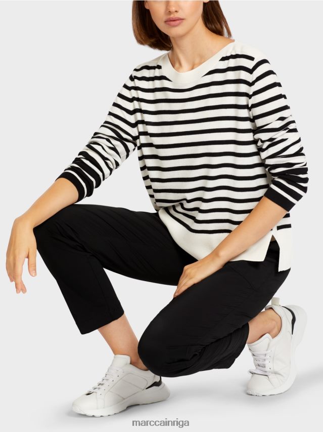 apģērbs balts un melns VRBHXD1176 Marc Cain džemperis ar pinuma svītrām