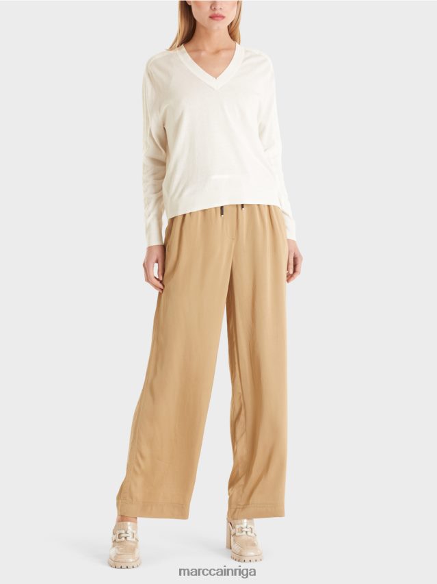 apģērbs gandrīz balts VRBHXD1154 Marc Cain elegants smalka adījuma v veida kakla izgriezuma džemperis