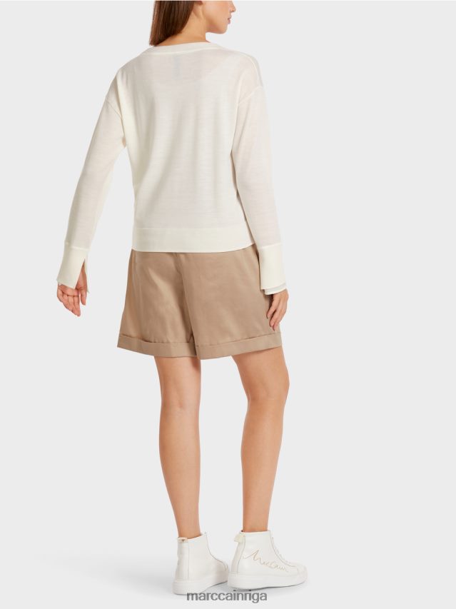 apģērbs gandrīz balts VRBHXD1158 Marc Cain smalks trikotāžas džemperis ar v veida kakla izgriezumu