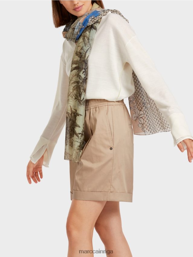 apģērbs gandrīz balts VRBHXD1158 Marc Cain smalks trikotāžas džemperis ar v veida kakla izgriezumu