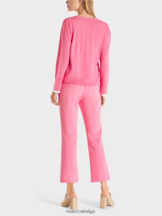 apģērbs spilgti rozā VRBHXD1166 Marc Cain smalks trikotāžas džemperis ar v veida kakla izgriezumu