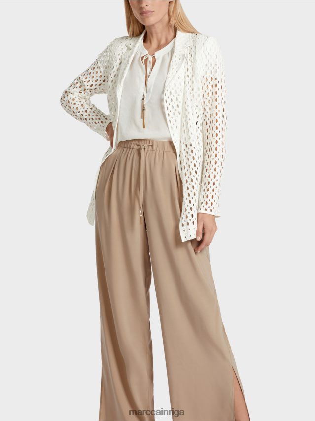 apģērbs gandrīz balts VRBHXD189 Marc Cain žakete ar perforētu rakstu