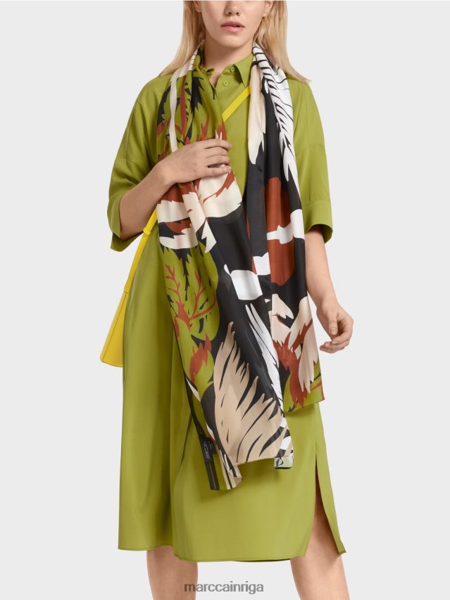piederums dziļi olīvzaļa VRBHXD1723 Marc Cain zīda šalle ar tropisku apdruku