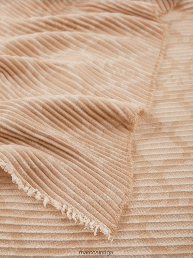 piederums tumšs krēms VRBHXD1674 Marc Cain šalle ar ielocēm